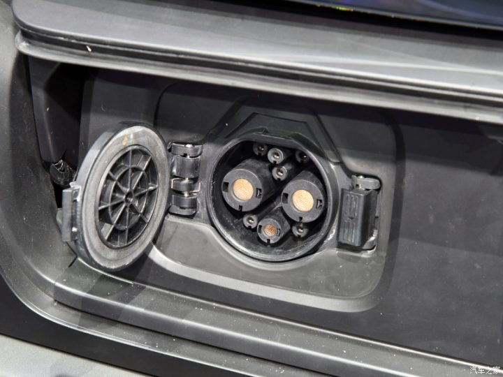 Електромобіль Honda e:NP1 Електромобіль Honda e:NP1 - фото thumbnail 1