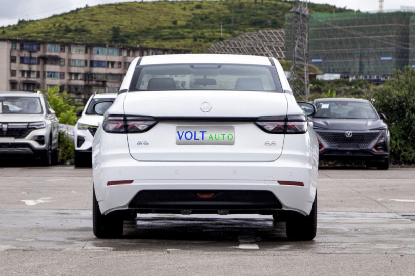 Електромобіль Weltmeister E.5 - фото thumbnail 1