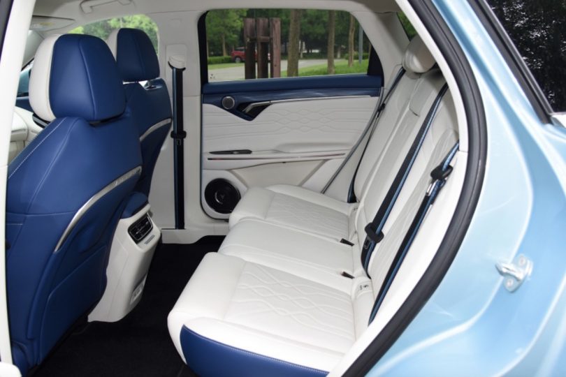 Електромобіль Voyah Free - фото thumbnail 1