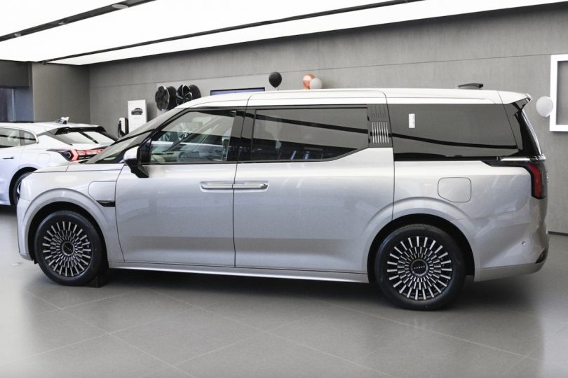 Електромобіль Zeekr 009 Електромобіль Zeekr 009 - фото thumbnail 1