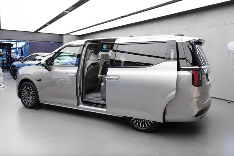 Електромобіль Zeekr 009 Електромобіль Zeekr 009 - фото thumbnail 1