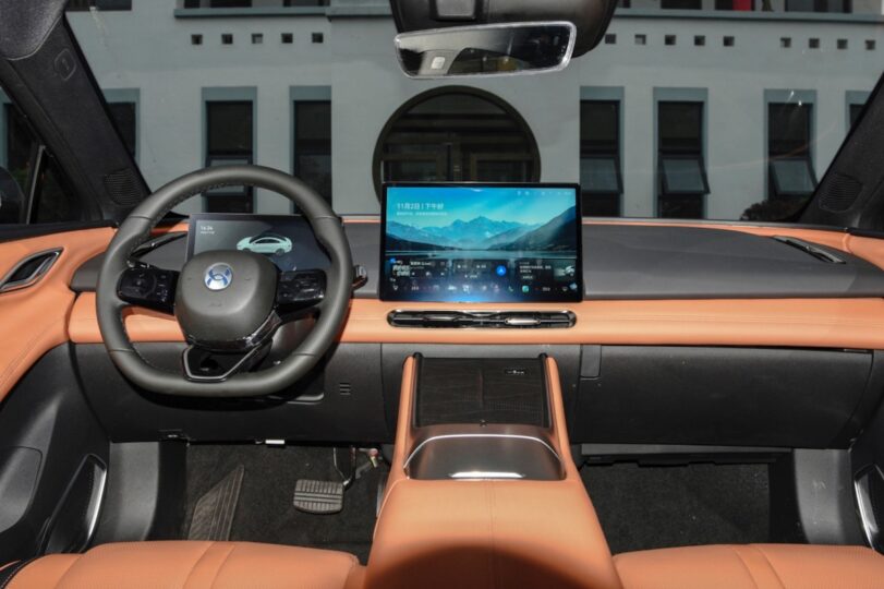 Електромобіль Hycan A06 - фото thumbnail 1