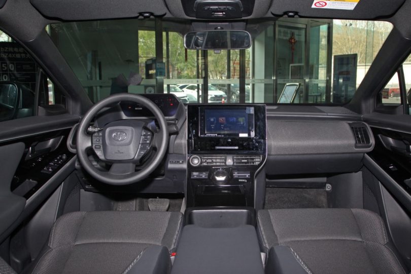 Електромобіль Toyota bZ4x - фото thumbnail 1