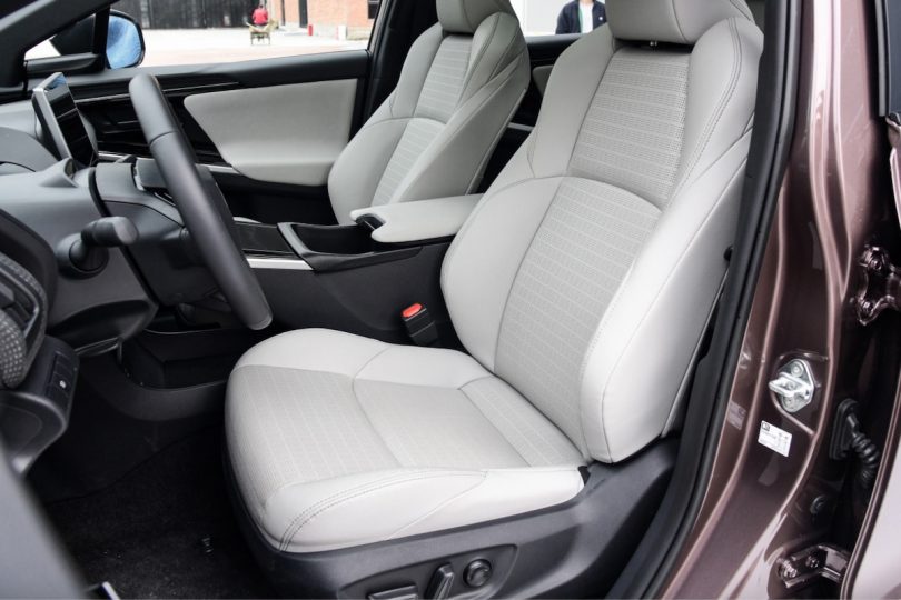 Електромобіль Toyota bZ4x - фото thumbnail 1