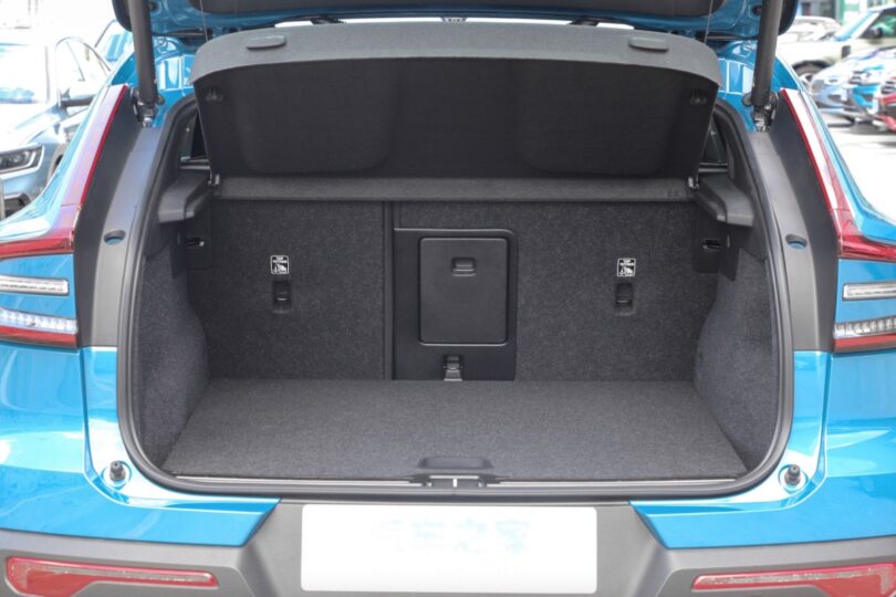 Електромобіль Volvo C40 - фото thumbnail 1