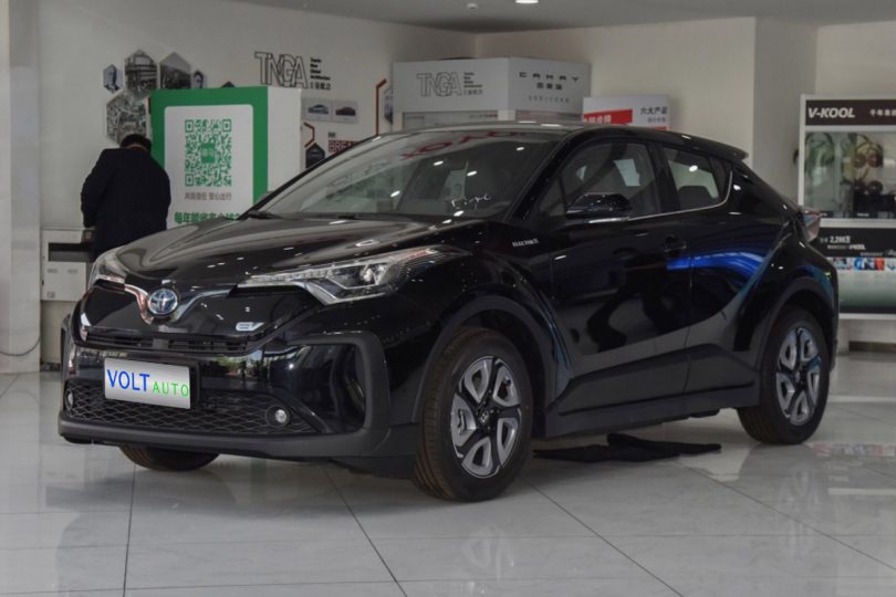 Електромобіль Toyota CH-R - фото thumbnail 1