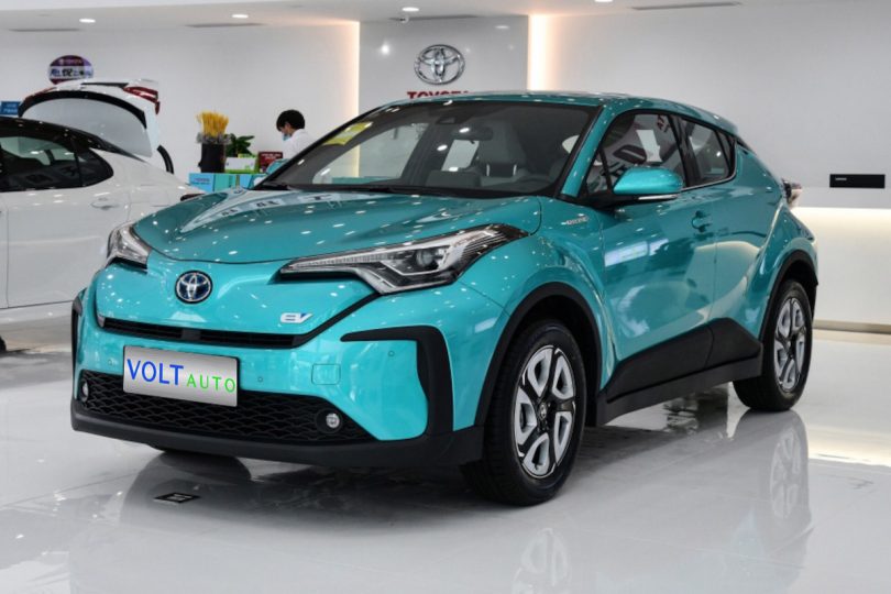 Електромобіль Toyota CH-R - фото thumbnail 1