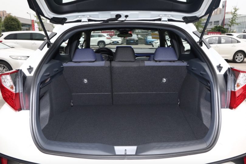 Електромобіль Toyota CH-R - фото thumbnail 1