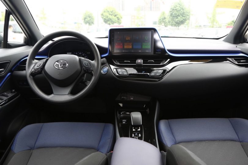 Електромобіль Toyota CH-R - фото thumbnail 1