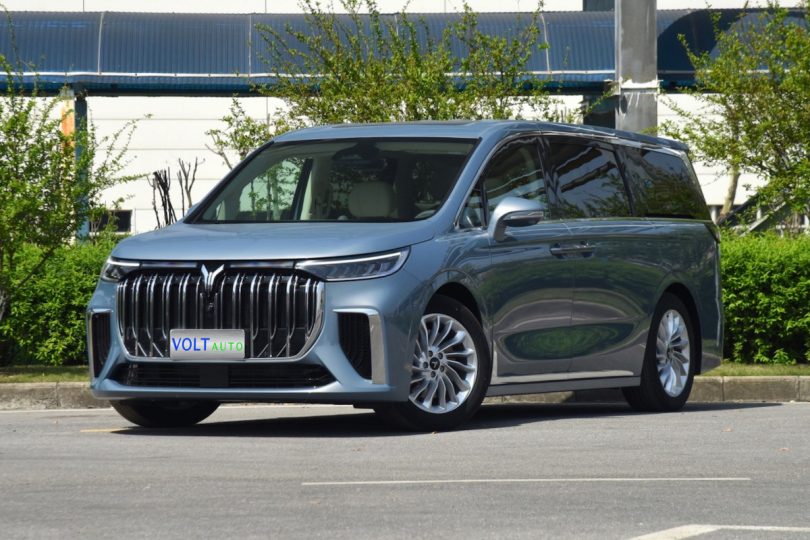 Електромобіль Voyah Dreamer Електромобіль Voyah Dreamer - фото thumbnail 1