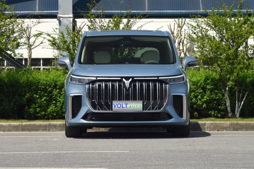 Електромобіль Voyah Dreamer Електромобіль Voyah Dreamer - фото thumbnail 1