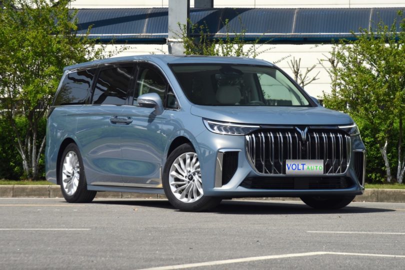 Електромобіль Voyah Dreamer Електромобіль Voyah Dreamer - фото thumbnail 1