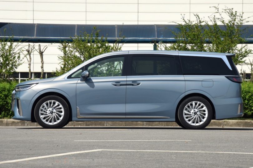 Електромобіль Voyah Dreamer Електромобіль Voyah Dreamer - фото thumbnail 1