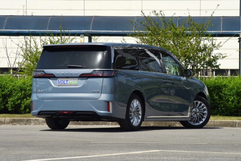 Електромобіль Voyah Dreamer Електромобіль Voyah Dreamer - фото thumbnail 1