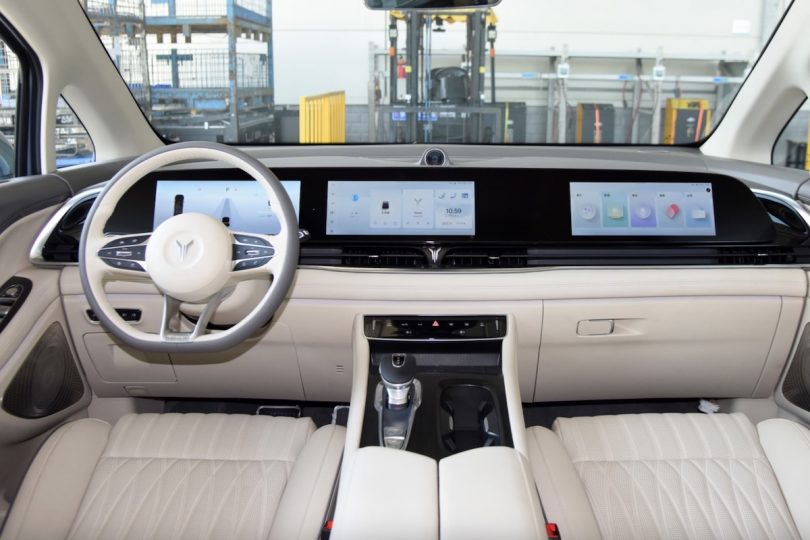 Електромобіль Voyah Dreamer Електромобіль Voyah Dreamer - фото thumbnail 1