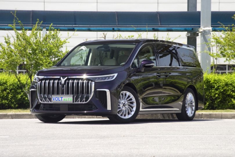 Електромобіль Voyah Dreamer Електромобіль Voyah Dreamer - фото thumbnail 1