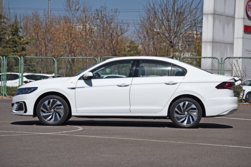 Електромобіль Volkswagen E-Bora - фото thumbnail 1