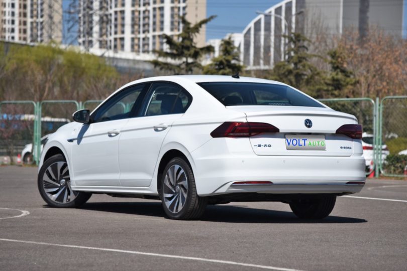 Електромобіль Volkswagen E-Bora - фото thumbnail 1