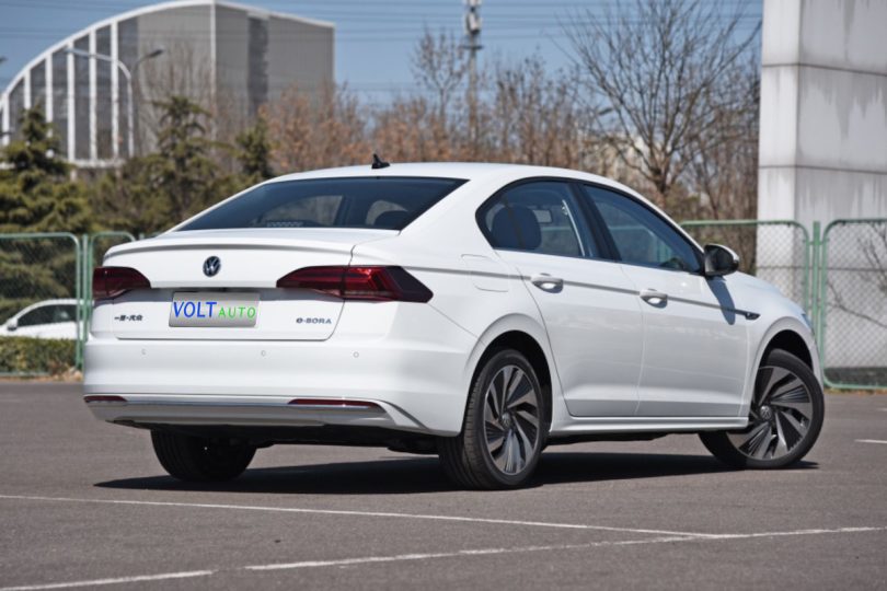 Електромобіль Volkswagen E-Bora - фото thumbnail 1