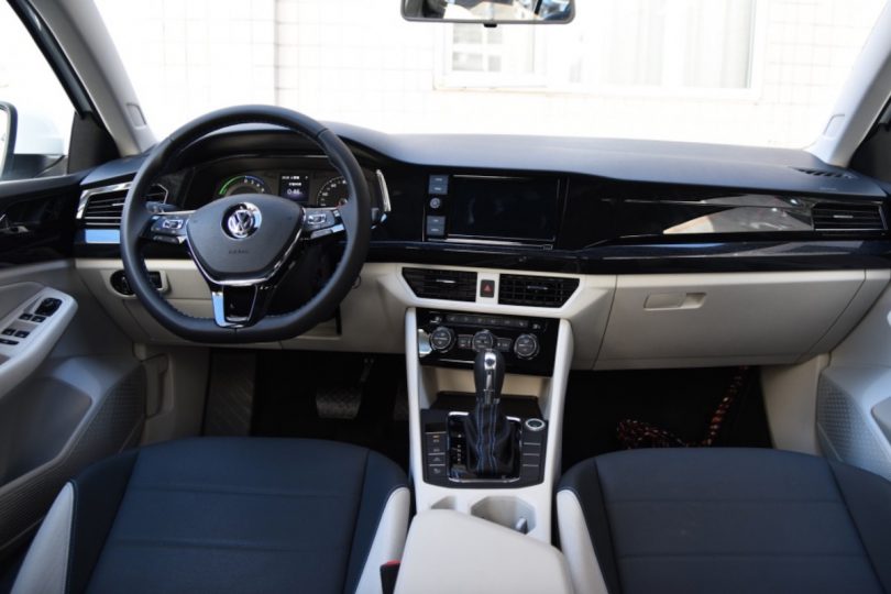 Електромобіль Volkswagen E-Bora - фото thumbnail 1