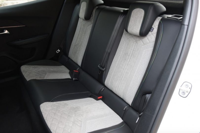 Електромобіль Peugeot e2008 - фото thumbnail 1