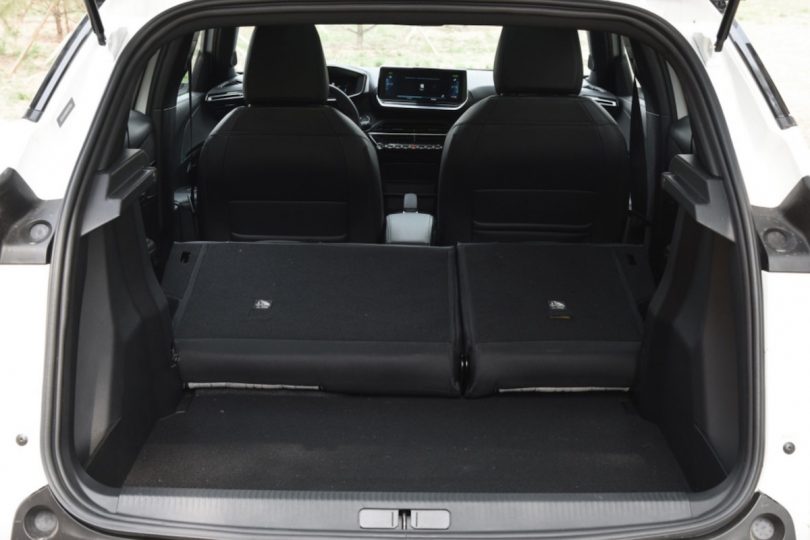 Електромобіль Peugeot e2008 - фото thumbnail 1