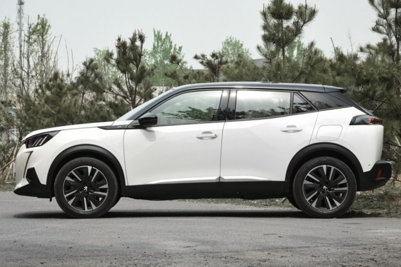 Електромобіль Peugeot e2008 - фото thumbnail 1