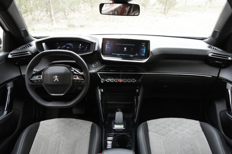 Електромобіль Peugeot e2008 - фото thumbnail 1