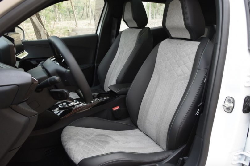 Електромобіль Peugeot e2008 - фото thumbnail 1