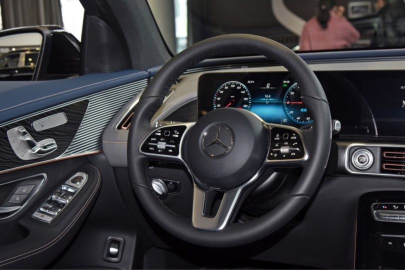 Електромобіль Mercedes EQС - фото thumbnail 1