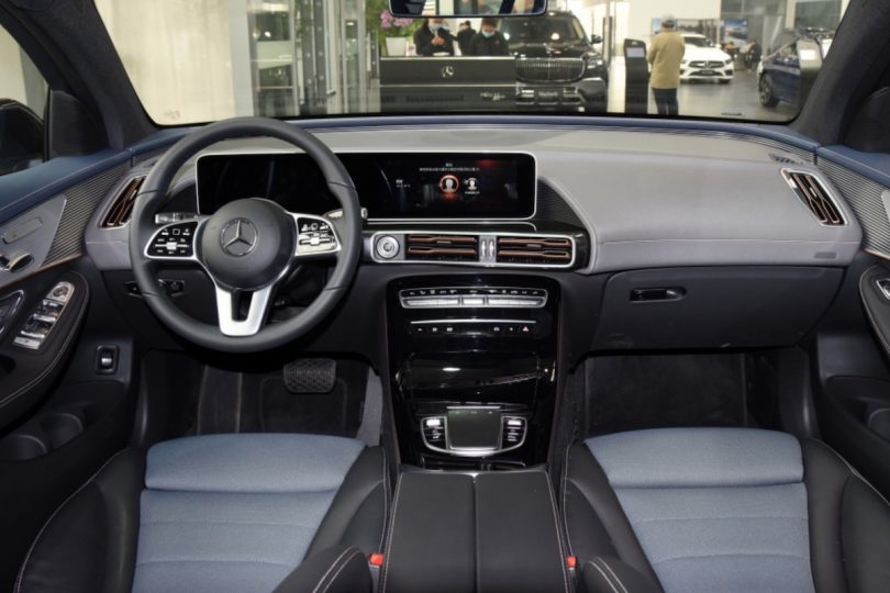 Електромобіль Mercedes EQС - фото thumbnail 1