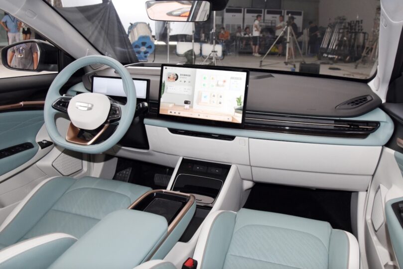 Електромобіль Geely Geometry G6 - фото thumbnail 1