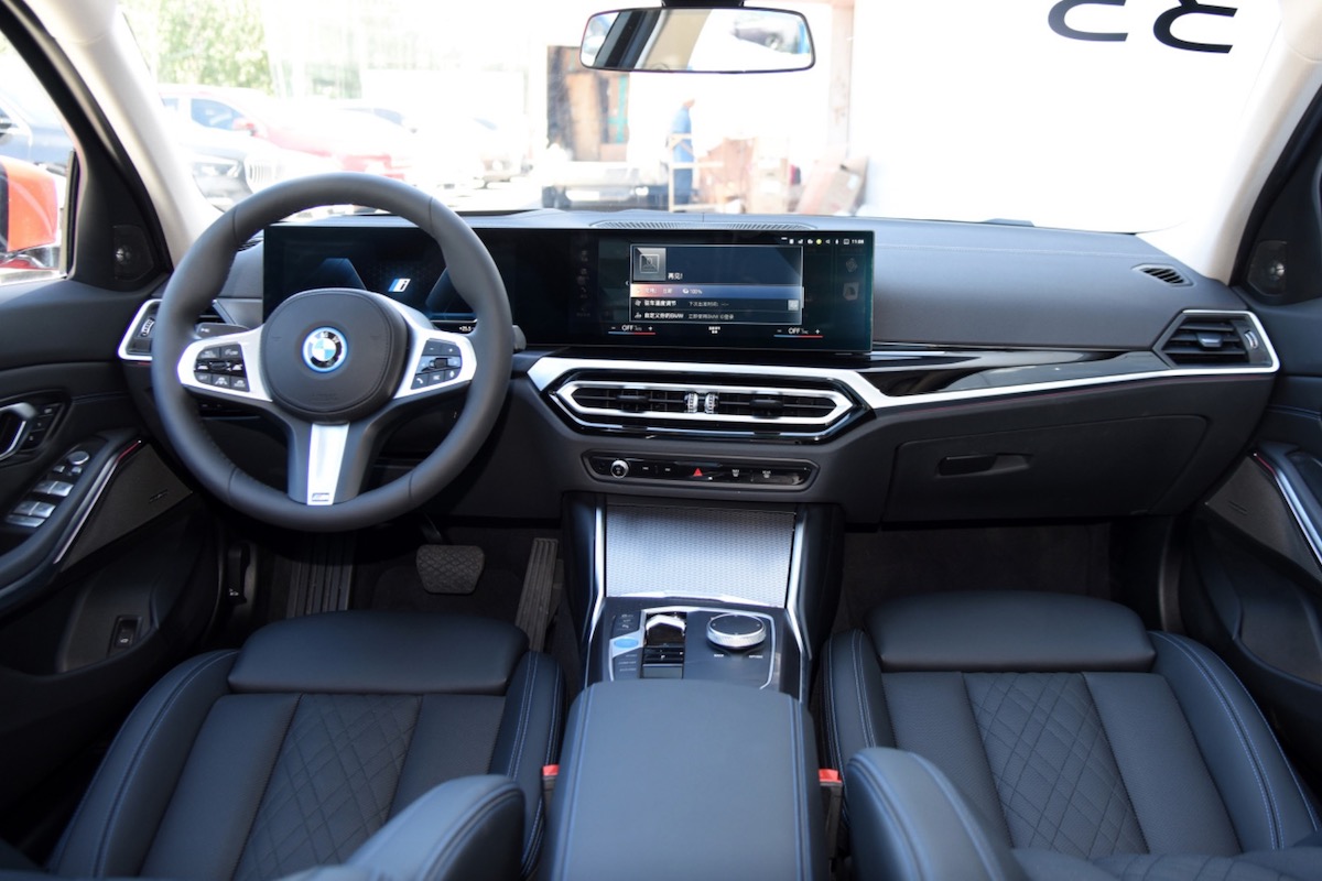 Про авто Електромобіль BMW i3 2024