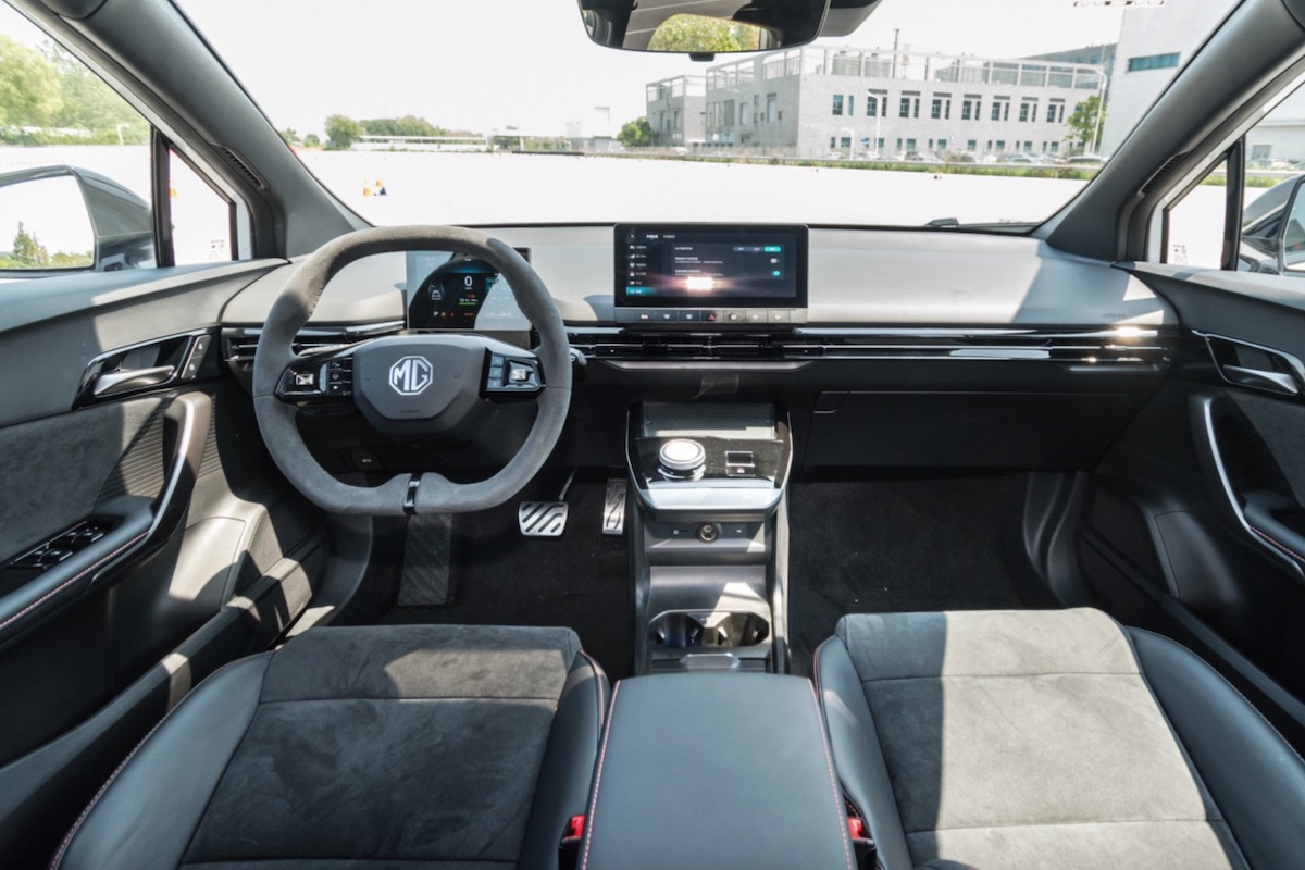 Про авто Електромобіль MG Mulan Про авто Електромобіль MG Mulan