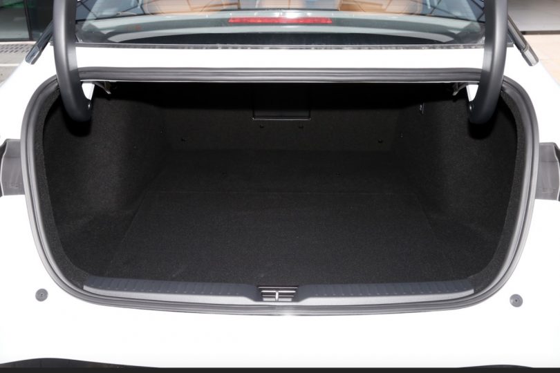 Електромобіль Xpeng P5 - фото thumbnail 1