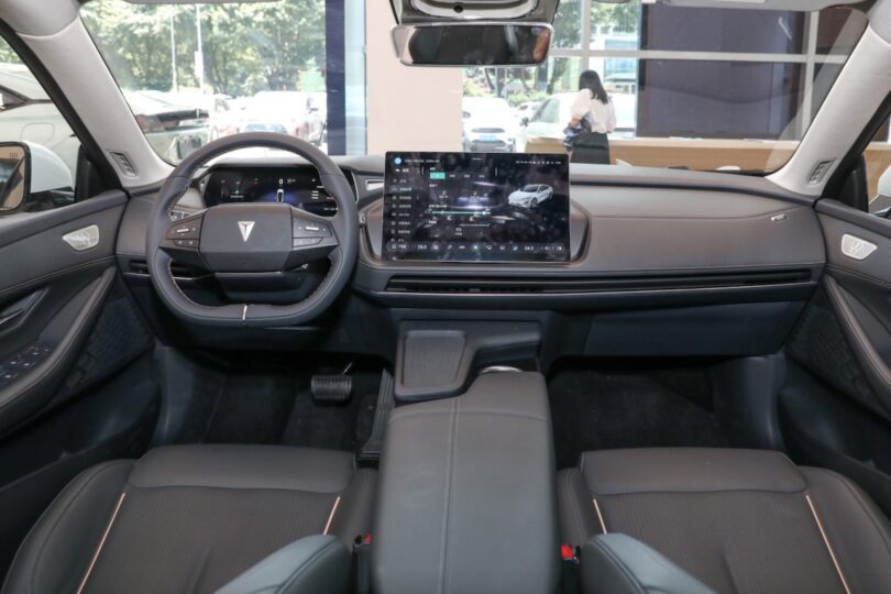 Електромобіль Changan SL03 Електромобіль Changan SL03 - фото thumbnail 1