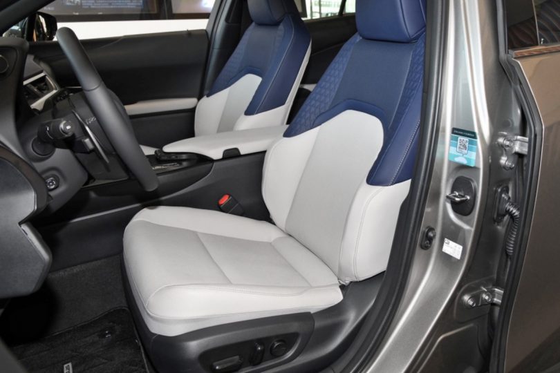 Електромобіль Lexus UX - фото thumbnail 1