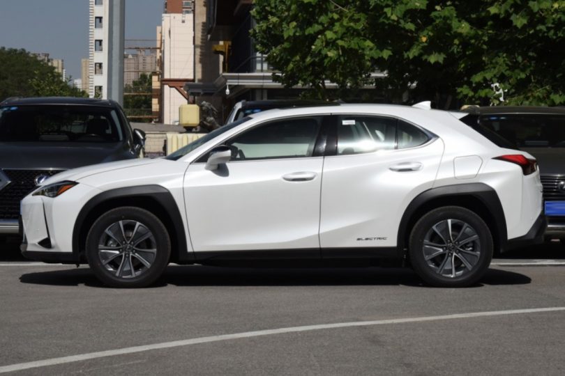 Електромобіль Lexus UX - фото thumbnail 1