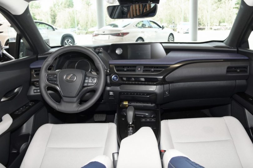 Електромобіль Lexus UX - фото thumbnail 1