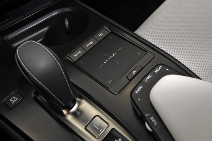 Електромобіль Lexus UX - фото thumbnail 1