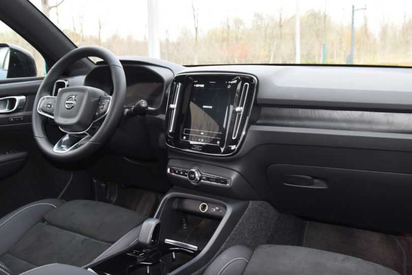 Електромобіль Volvo XC40 - фото thumbnail 1