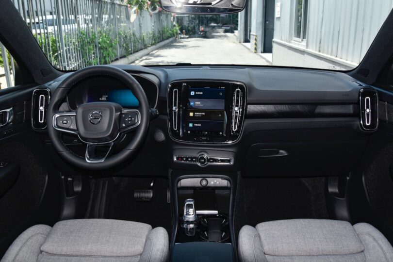 Електромобіль Volvo XC40 - фото thumbnail 1