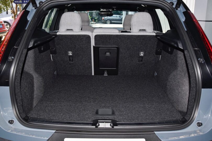 Електромобіль Volvo XC40 - фото thumbnail 1