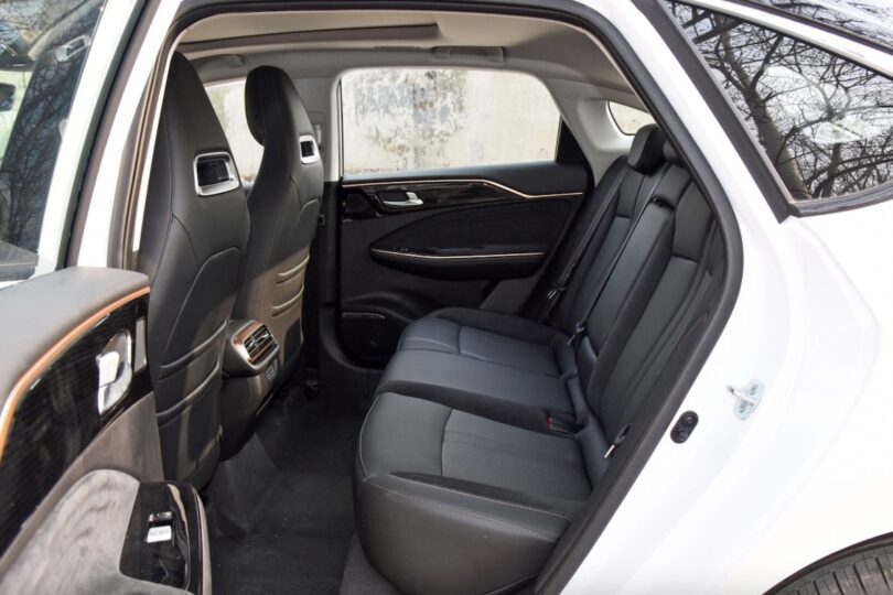 Електромобіль Toyota GAC iA5 - фото thumbnail 1