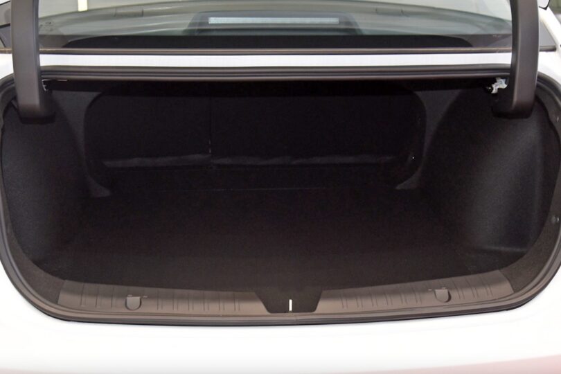 Електромобіль Toyota GAC iA5 - фото thumbnail 1