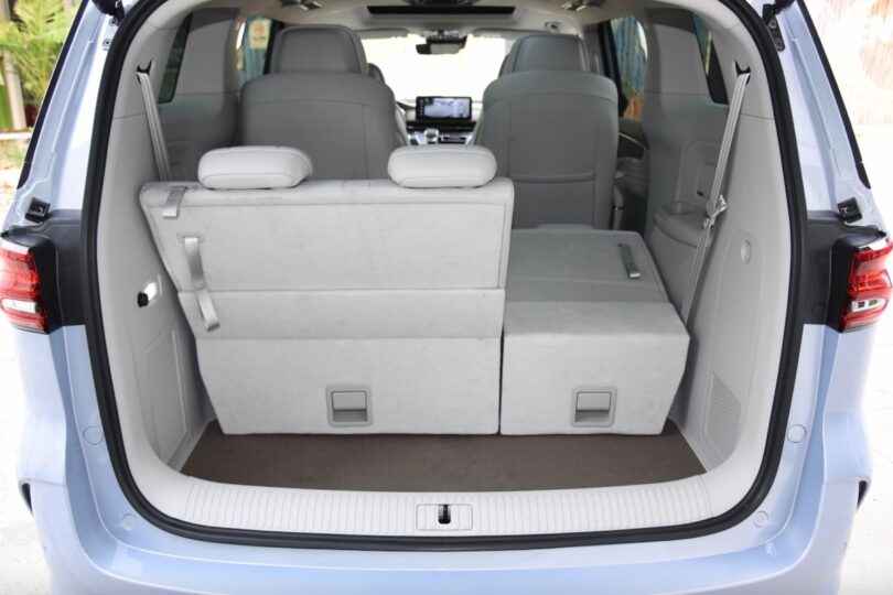 Електромобіль Roewe iMAX 8 - фото thumbnail 1