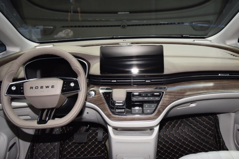 Електромобіль Roewe iMAX 8 - фото thumbnail 1