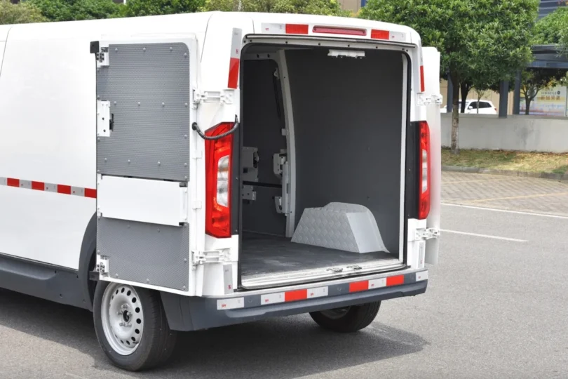 Електромобіль Foton E5 - фото thumbnail 1