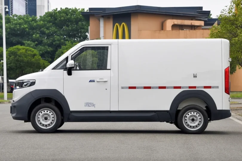 Електромобіль Foton E5 - фото thumbnail 1