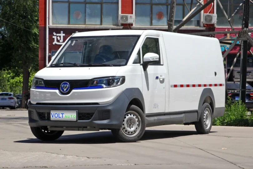 Електромобіль Foton E7 - фото thumbnail 1